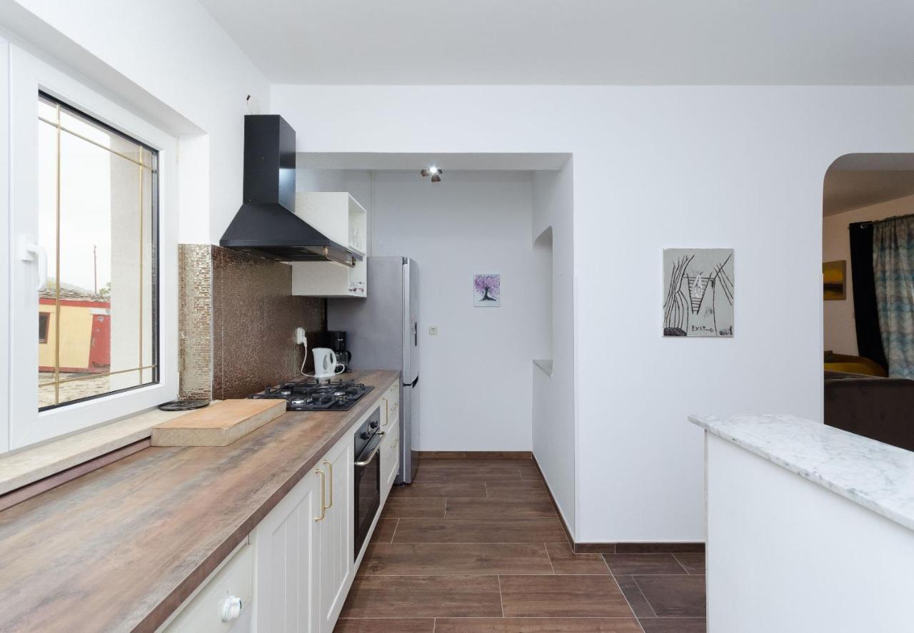 Apartments Milan Rakalj Buitenkant foto
