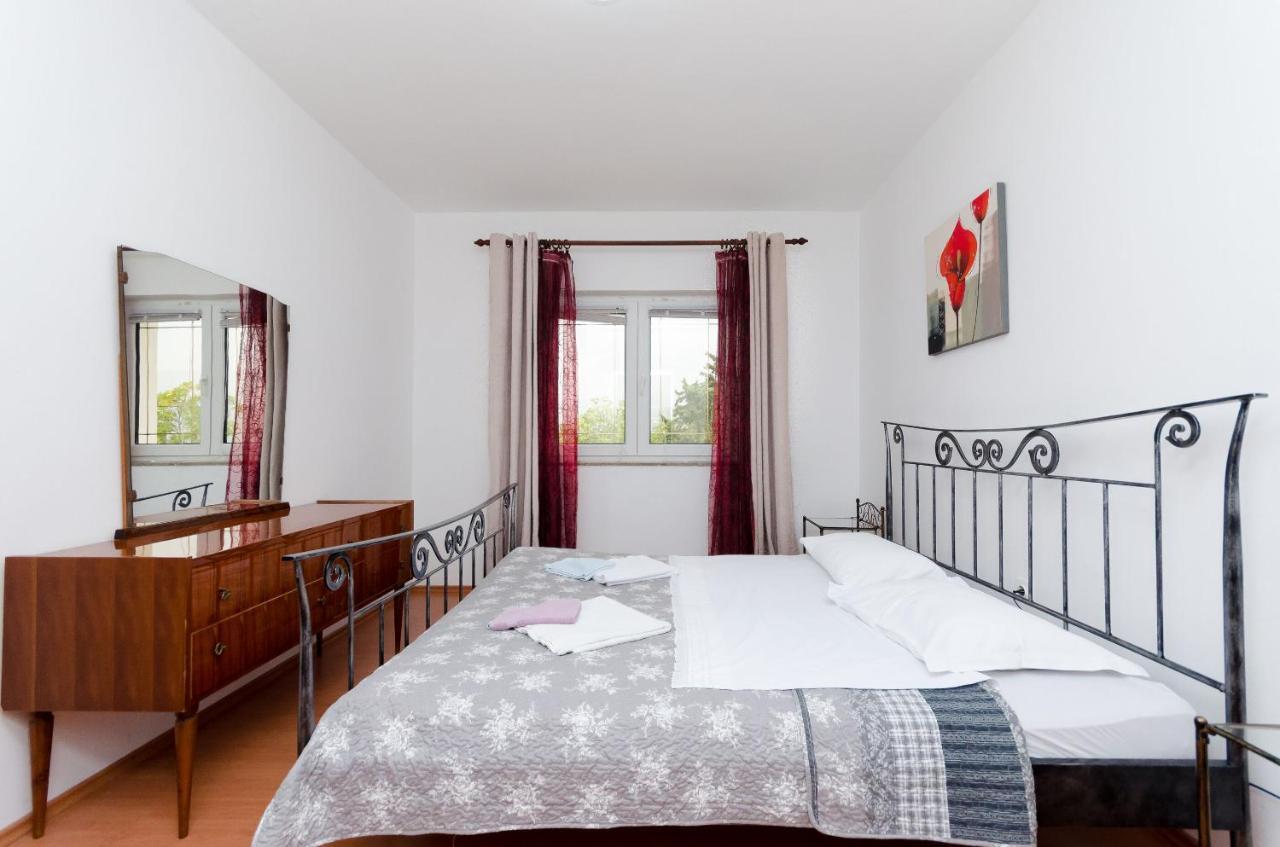 Apartments Milan Rakalj Buitenkant foto